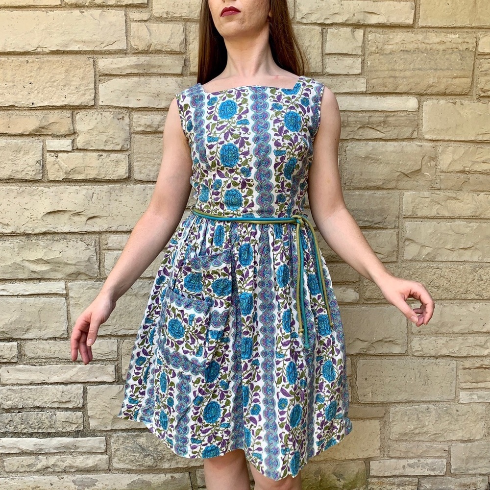 Vintage 1950s Handmade Folk Floral Print Dress